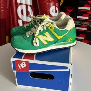 New balance 574 running shoes, lightly worn, size check tag picture